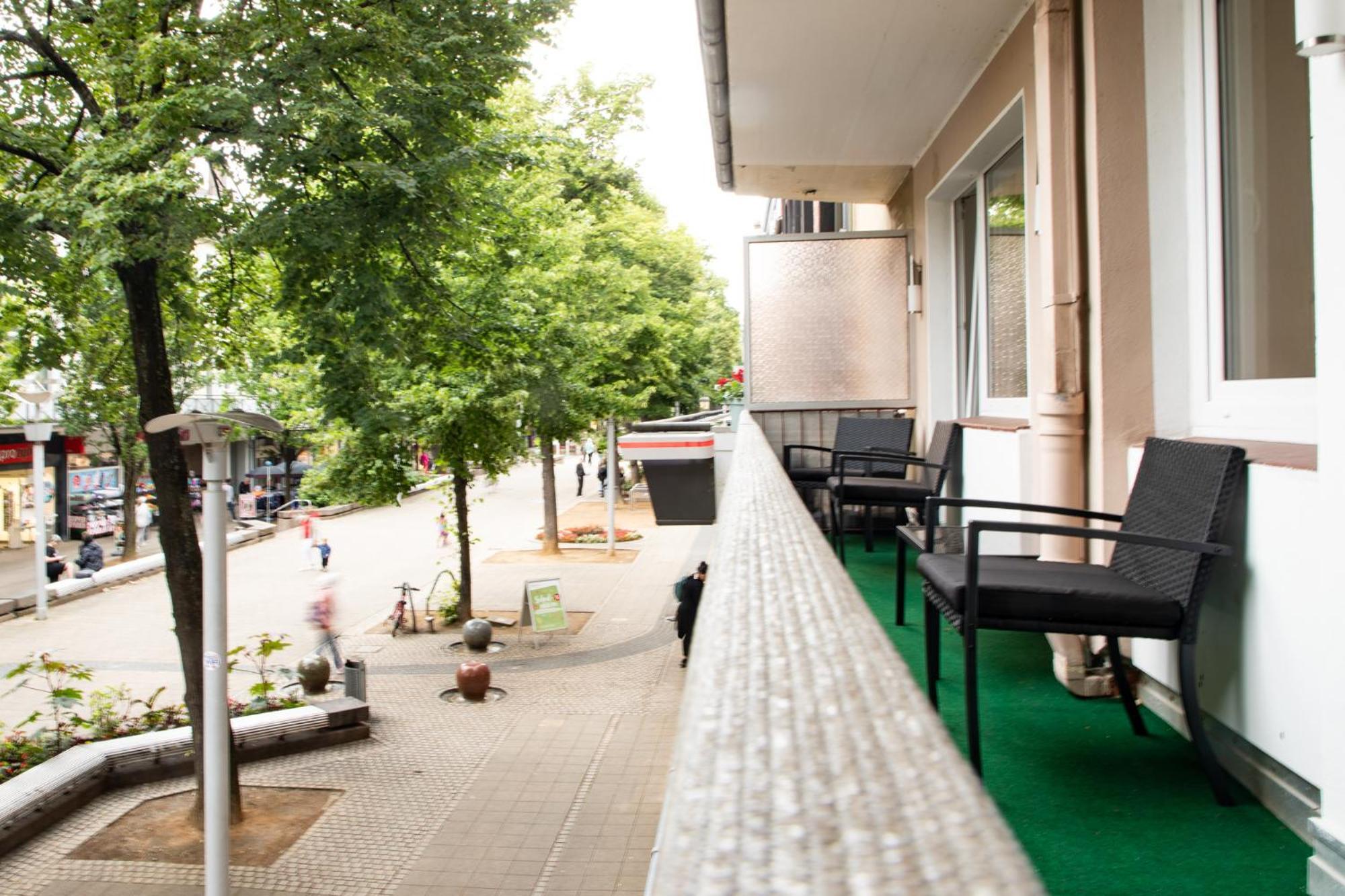 Me Living Bad Pyrmont Innenstadt 10 Meter Balkon المظهر الخارجي الصورة